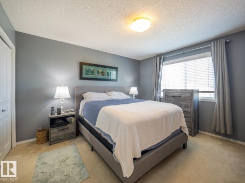 #42 450 Hyndman Cr Nw, Edmonton, AB - Indoor Photo Showing Bedroom