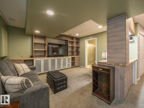 #42 450 Hyndman Cr Nw, Edmonton, AB - Indoor