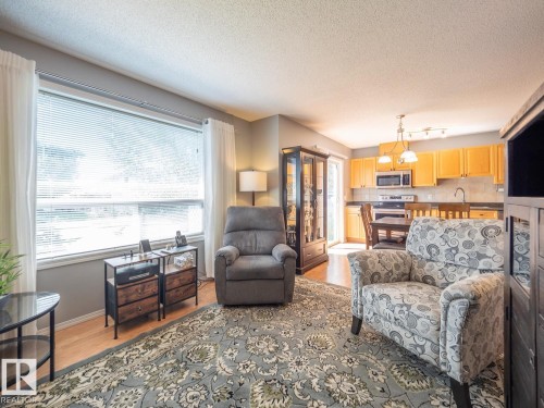 #42 450 Hyndman Cr Nw, Edmonton, AB - Indoor Photo Showing Living Room
