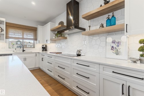 47 Gladstone Bend, Spruce Grove, AB - Indoor Photo Showing Kitchen With Upgraded Kitchen