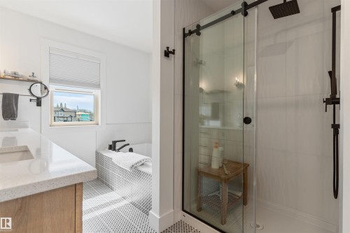47 Gladstone Bend, Spruce Grove, AB - Indoor Photo Showing Bathroom