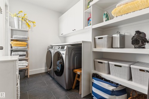 47 Gladstone Bend, Spruce Grove, AB - Indoor Photo Showing Laundry Room