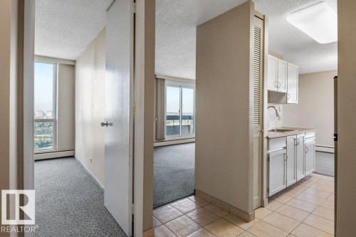 #1803 10883 Saskatchewan Dr Nw, Edmonton, AB - Indoor Photo Showing Kitchen