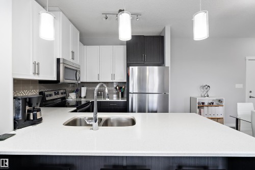 #407 812 Welsh Dr Sw, Edmonton, AB - Indoor Photo Showing Kitchen With Double Sink
