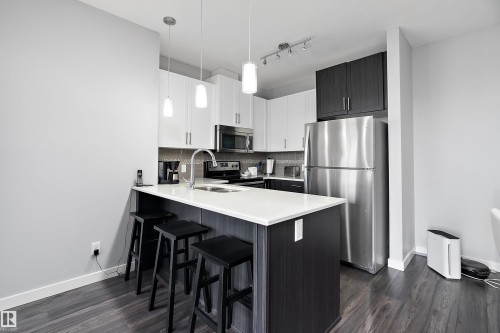 #407 812 Welsh Dr Sw, Edmonton, AB - Indoor Photo Showing Kitchen With Double Sink With Upgraded Kitchen