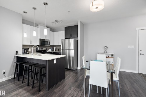 #407 812 Welsh Dr Sw, Edmonton, AB - Indoor Photo Showing Kitchen With Upgraded Kitchen