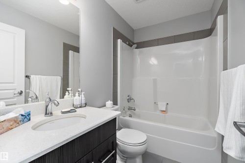 #407 812 Welsh Dr Sw, Edmonton, AB - Indoor Photo Showing Bathroom