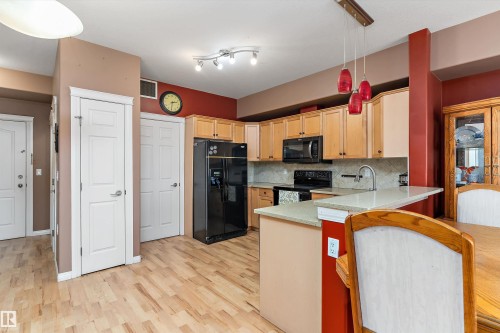 #315 612 111 St Sw, Edmonton, AB - Indoor Photo Showing Kitchen