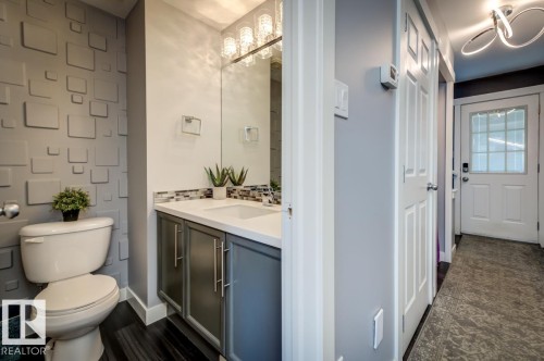 12114 16 Avenue Sw, Edmonton, AB - Indoor Photo Showing Bathroom