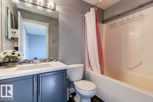 12114 16 Avenue Sw, Edmonton, AB - Indoor Photo Showing Bathroom