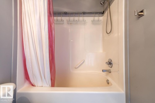 12114 16 Avenue Sw, Edmonton, AB - Indoor Photo Showing Bathroom