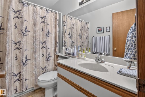 304 Fir Street, Sherwood Park, AB - Indoor Photo Showing Bathroom