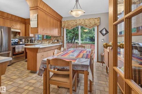 304 Fir Street, Sherwood Park, AB - Indoor Photo Showing Kitchen