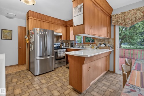 304 Fir Street, Sherwood Park, AB - Indoor Photo Showing Kitchen With Double Sink