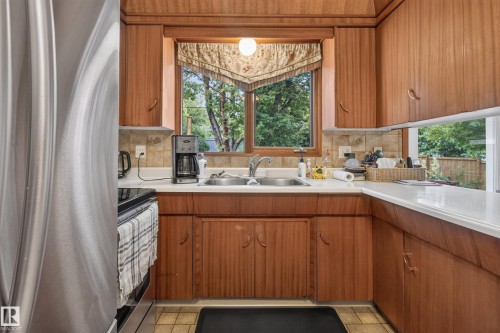 304 Fir Street, Sherwood Park, AB - Indoor Photo Showing Kitchen With Double Sink