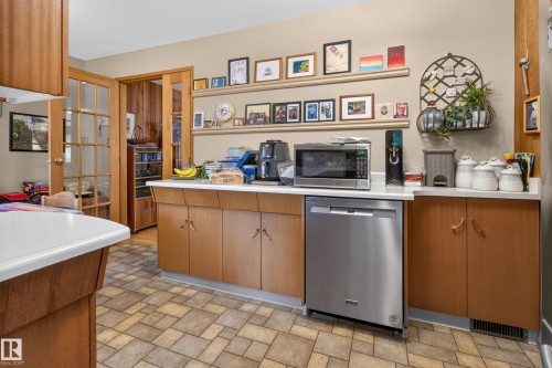 304 Fir Street, Sherwood Park, AB - Indoor Photo Showing Kitchen