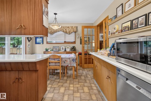 304 Fir Street, Sherwood Park, AB - Indoor Photo Showing Kitchen