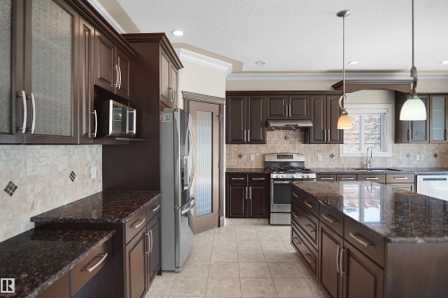 14037 161A Avenue Nw, Edmonton, AB 