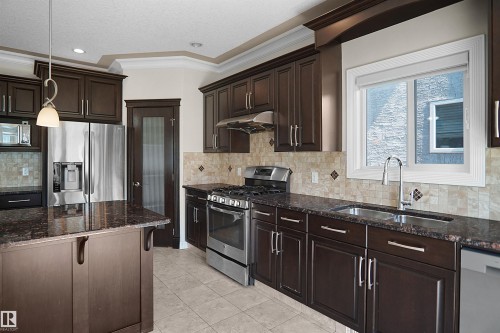 14037 161A Avenue Nw, Edmonton, AB 