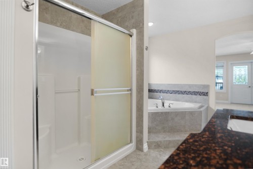 14037 161A Avenue Nw, Edmonton, AB 