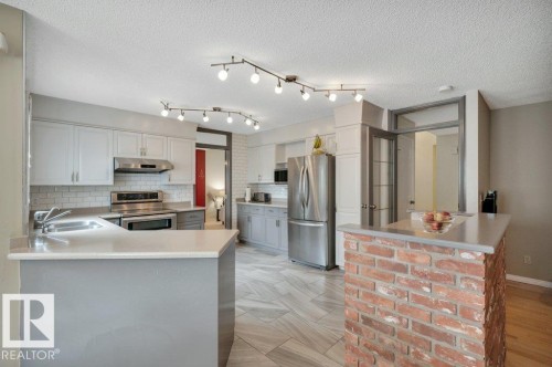 568 Buchanan Road Nw, Edmonton, AB - Indoor Photo Showing Kitchen With Double Sink