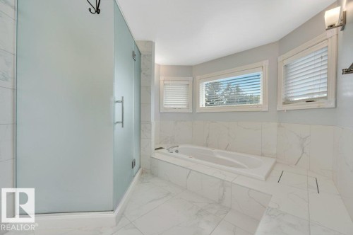 beautiifully renovated with large walk-in shower - 568 Buchanan Road Nw, Edmonton, AB - Indoor Photo Showing Bathroom