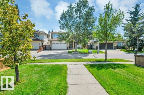 Showing the walking path leading to the school and playground - 568 Buchanan Road Nw, Edmonton, AB - Outdoor