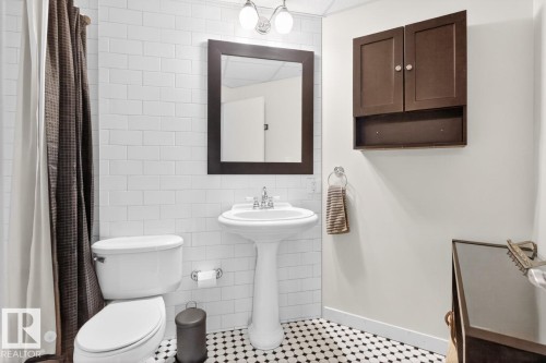 #801 10134 100 St Nw, Edmonton, AB - Indoor Photo Showing Bathroom