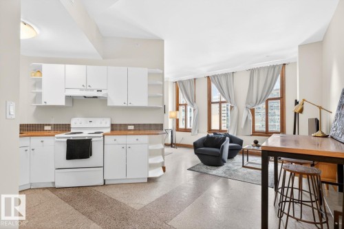 #801 10134 100 St Nw, Edmonton, AB - Indoor Photo Showing Kitchen