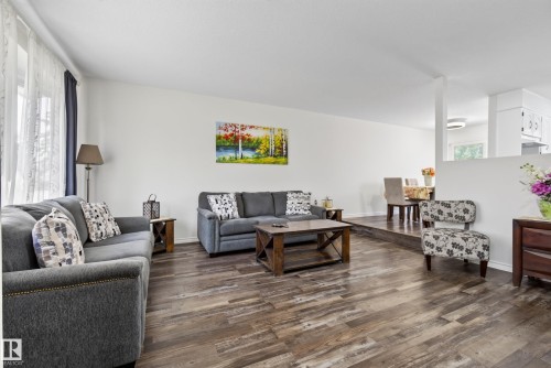 3612 18 Avenue Nw, Edmonton, AB - Indoor Photo Showing Living Room