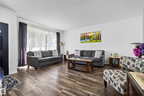 3612 18 Avenue Nw, Edmonton, AB - Indoor Photo Showing Living Room