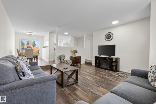 3612 18 Avenue Nw, Edmonton, AB - Indoor Photo Showing Living Room