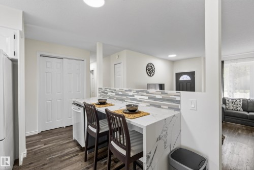 3612 18 Avenue Nw, Edmonton, AB - Indoor