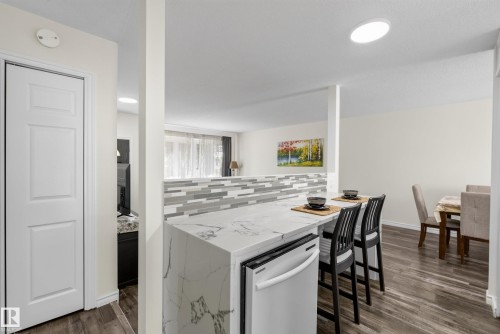 3612 18 Avenue Nw, Edmonton, AB - Indoor
