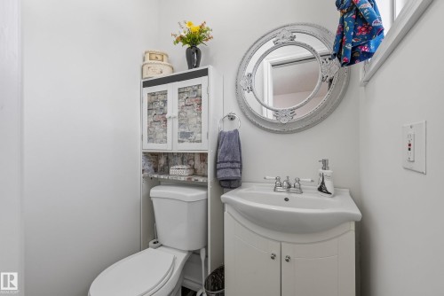 3612 18 Avenue Nw, Edmonton, AB - Indoor Photo Showing Bathroom