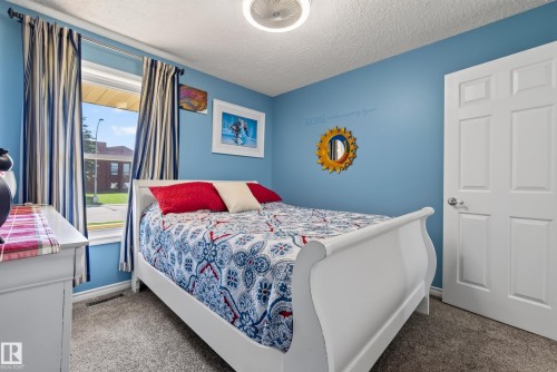 3612 18 Avenue Nw, Edmonton, AB - Indoor Photo Showing Bedroom