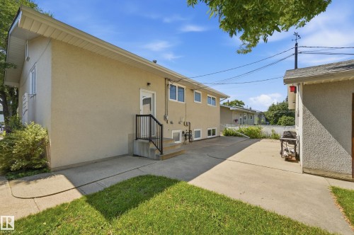 5210 43 Avenue, Leduc, AB 