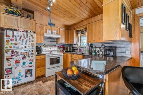 54115 Range Road 270, Rural Sturgeon County, AB - Indoor Photo Showing Kitchen