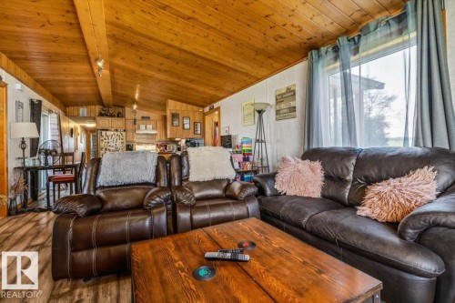 54115 Range Road 270, Rural Sturgeon County, AB - Indoor Photo Showing Living Room