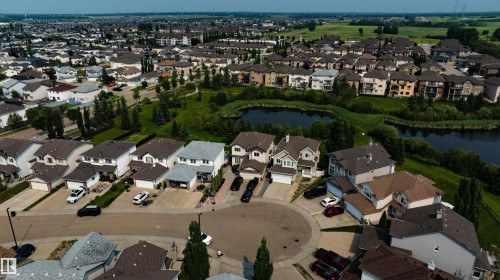 Residential development featuring a mix of single-family homes and multi-story dwellings - 715 Wildwood Point(E) Nw, Edmonton, AB - Outdoor With View