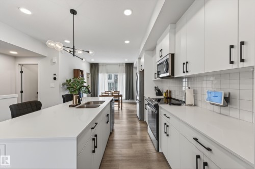 512 37 Street Sw, Edmonton, AB - Indoor Photo Showing Kitchen With Double Sink With Upgraded Kitchen