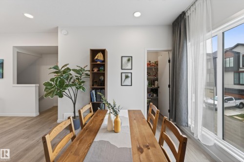 512 37 Street Sw, Edmonton, AB - Indoor Photo Showing Other Room