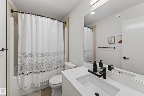 512 37 Street Sw, Edmonton, AB - Indoor Photo Showing Bathroom