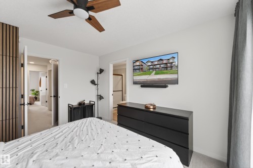 512 37 Street Sw, Edmonton, AB - Indoor Photo Showing Bedroom