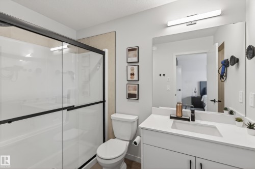 512 37 Street Sw, Edmonton, AB - Indoor Photo Showing Bathroom
