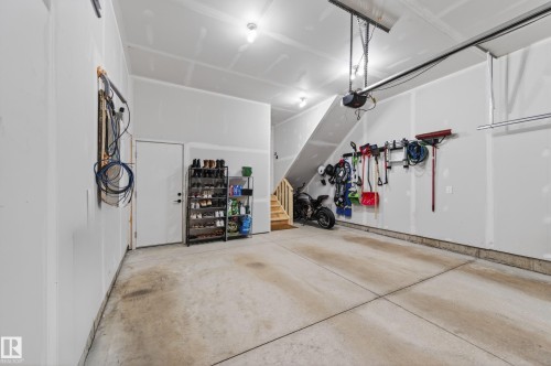 512 37 Street Sw, Edmonton, AB - Indoor Photo Showing Garage