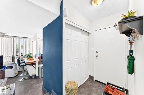 #230 10160 114 St Nw, Edmonton, AB - Indoor Photo Showing Other Room