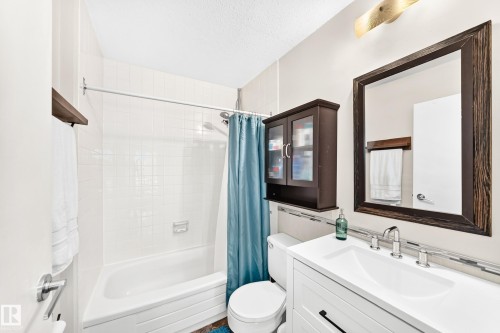 #230 10160 114 St Nw, Edmonton, AB - Indoor Photo Showing Bathroom