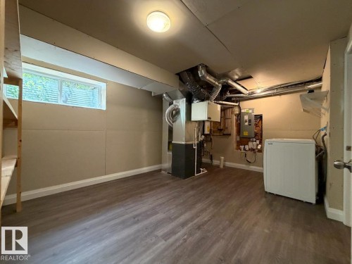 2616 Price Common Sw, Edmonton, AB - Indoor