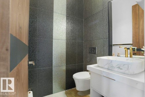 5104 Woolsey Link Nw, Edmonton, AB - Indoor Photo Showing Bathroom
